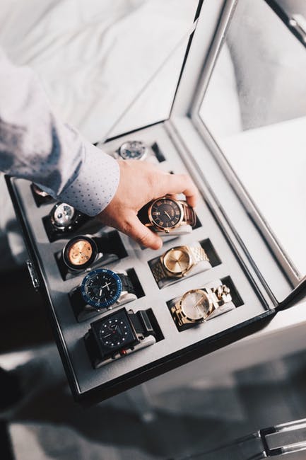 Gifts for the Groom can include a watch box