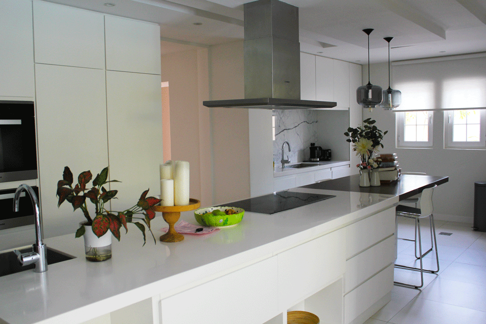 Modern kitchen in Dubai Home