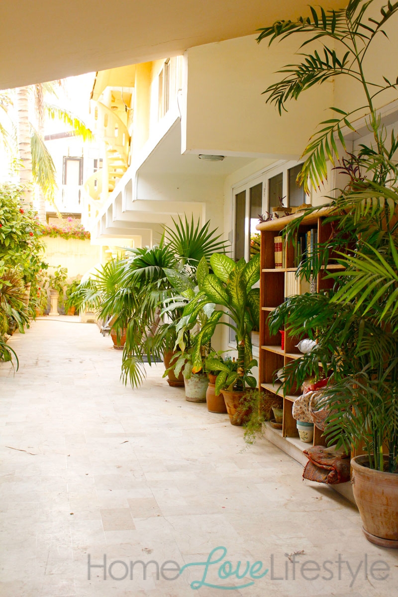 sanam saeed at home