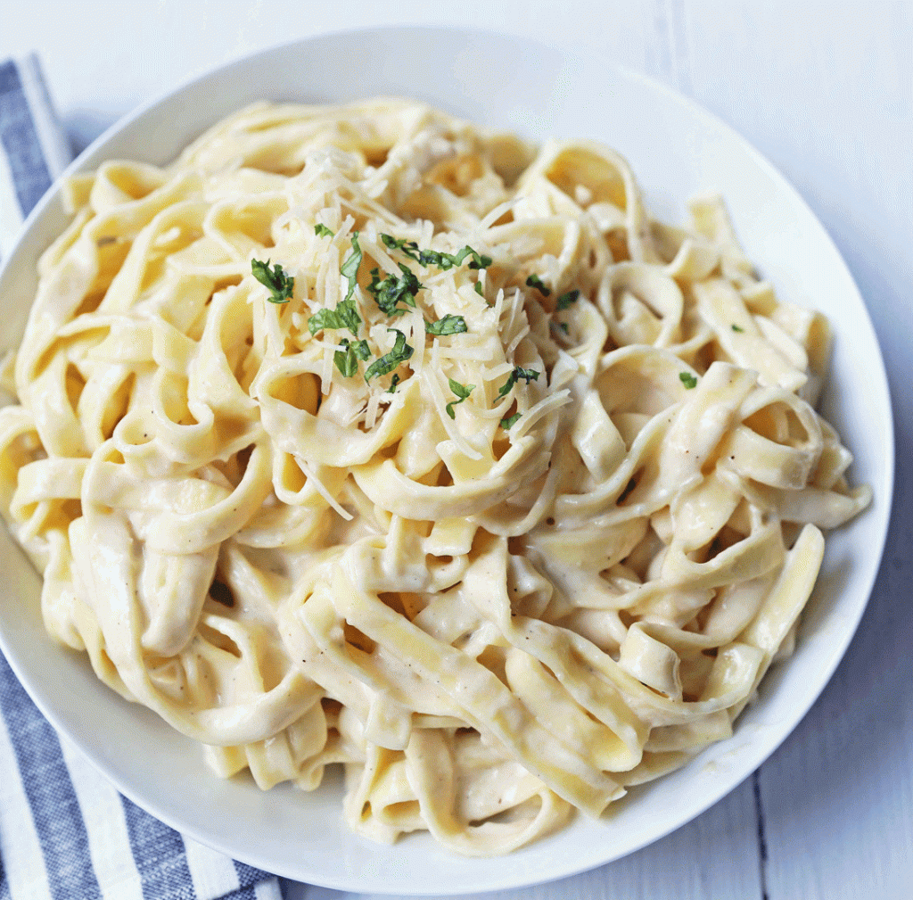 Fettucine Pasta in White Sauce - Home Love Lifestyle