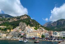 Amalfi Coast : Of Sunshine, Lemons and Bougainvilleas